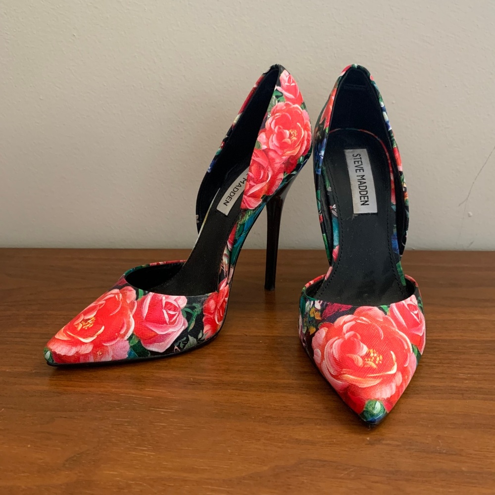 Steve Madden  Varcityy Pumps BlackOrangeFloral  7M